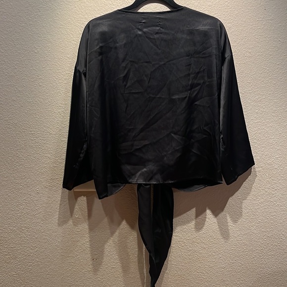 Urban Outfitters Women’s Silk-Like Black Blouse Kimono Style Cardigan Medium - Picture 8 of 9